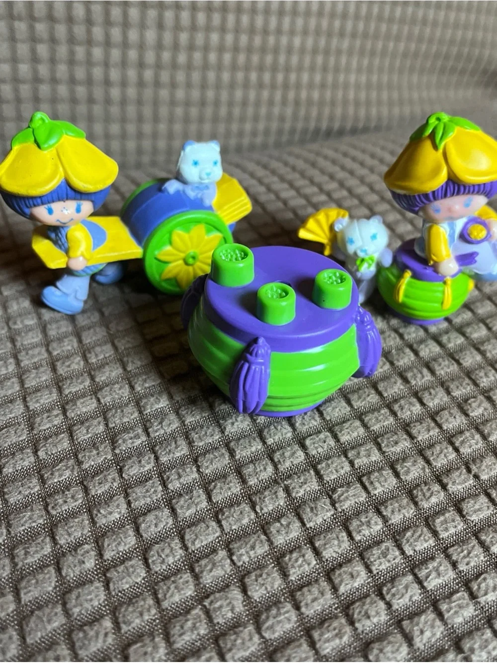 1980’s strawberry shortcake almond tea miniature pvc figures